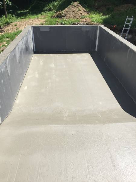 Après coulage. du béton